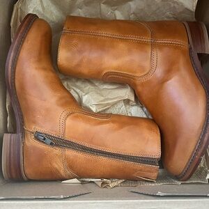 NEW Men’s Frye Campus Leather Boots size 7